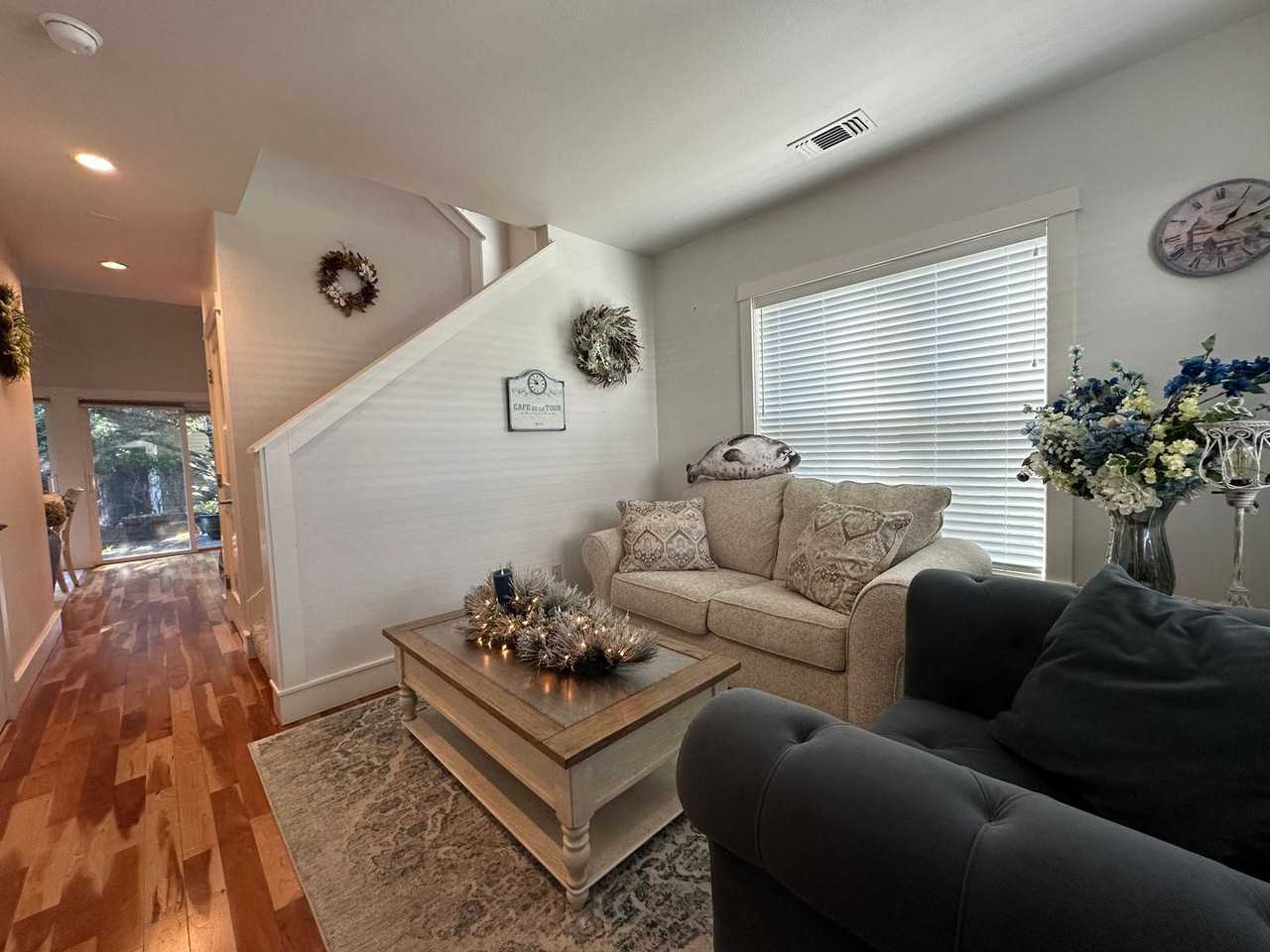 1499 Ginkgo Ct - Photo 2 of 13