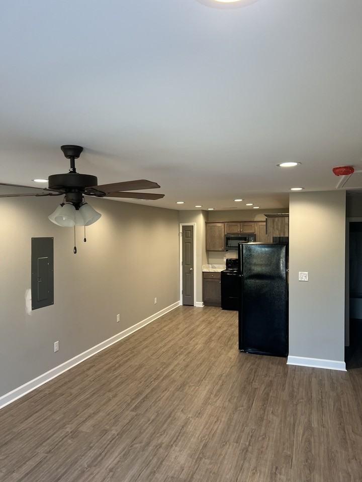 102 E Otis Cir - Photo 2 of 9