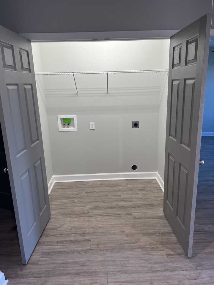 102 E Otis Cir - Photo 4 of 9