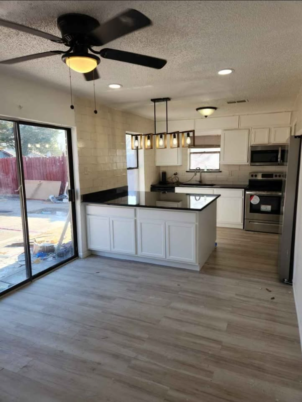 1533 Bosque Dr - Photo 2 of 8