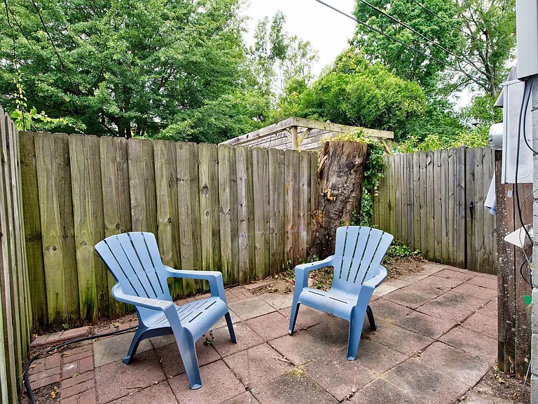 331 S Edisto Ave - Photo 3 of 12