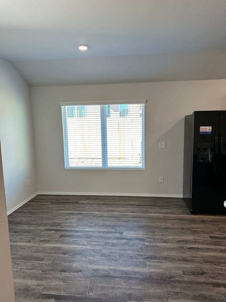 2027 Dillards Dr - Photo 7 of 22