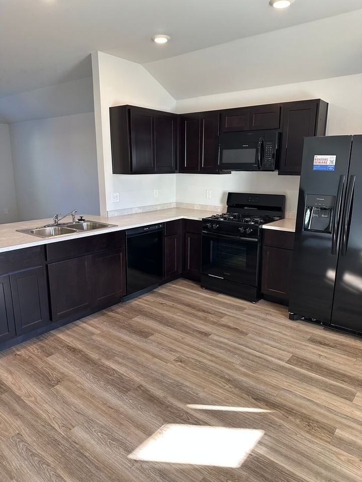 2015 Carrol St - Photo 6 of 20