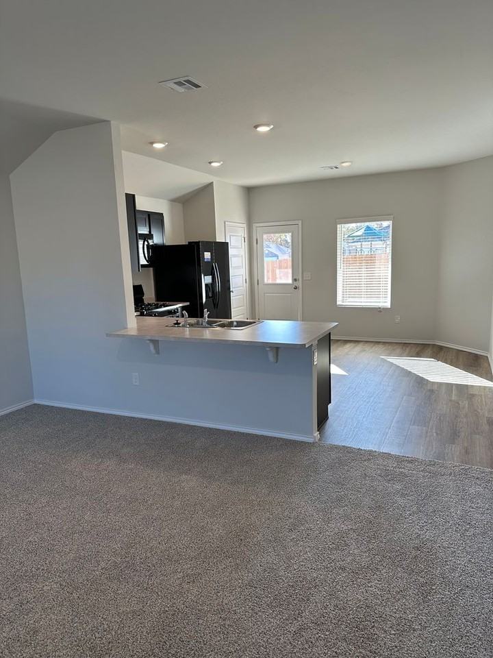 2015 Carrol St - Photo 5 of 20