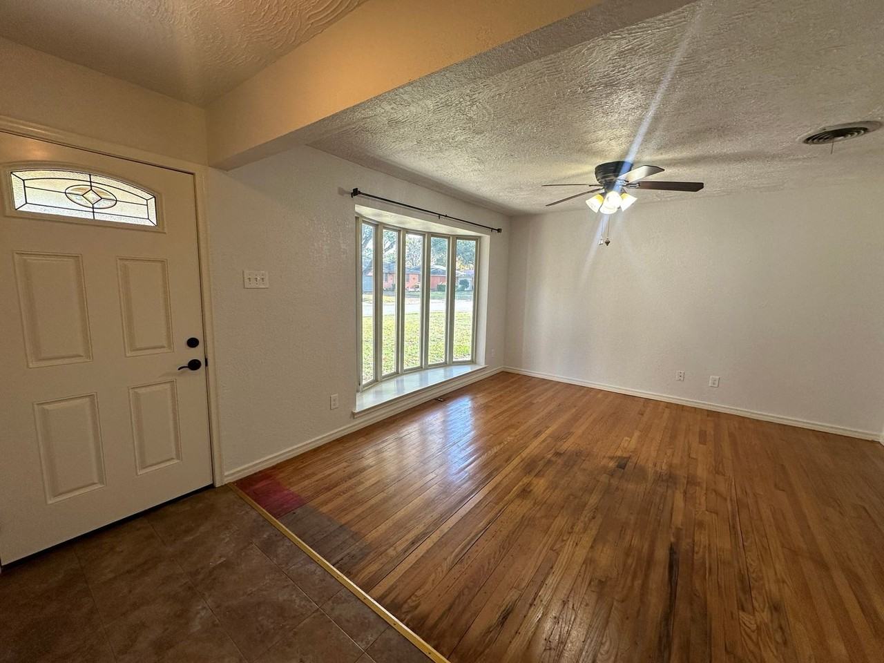 2424 Dorrington Dr - Photo 3 of 34