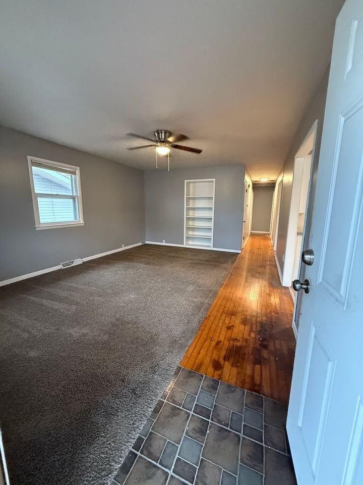 2224 N Roosevelt Ave - Photo 2 of 17