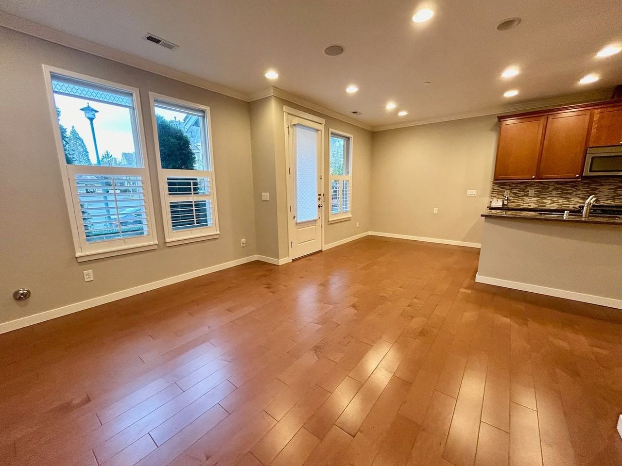 1395 Ne Park Dr - Photo 2 of 16