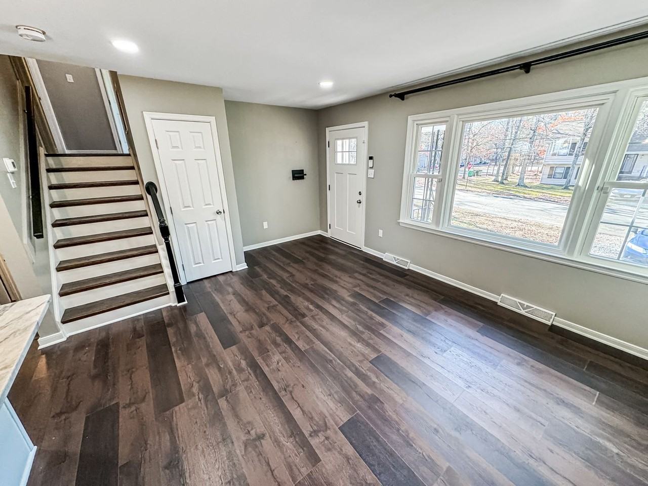 701 Goodwood Rd - Photo 3 of 18