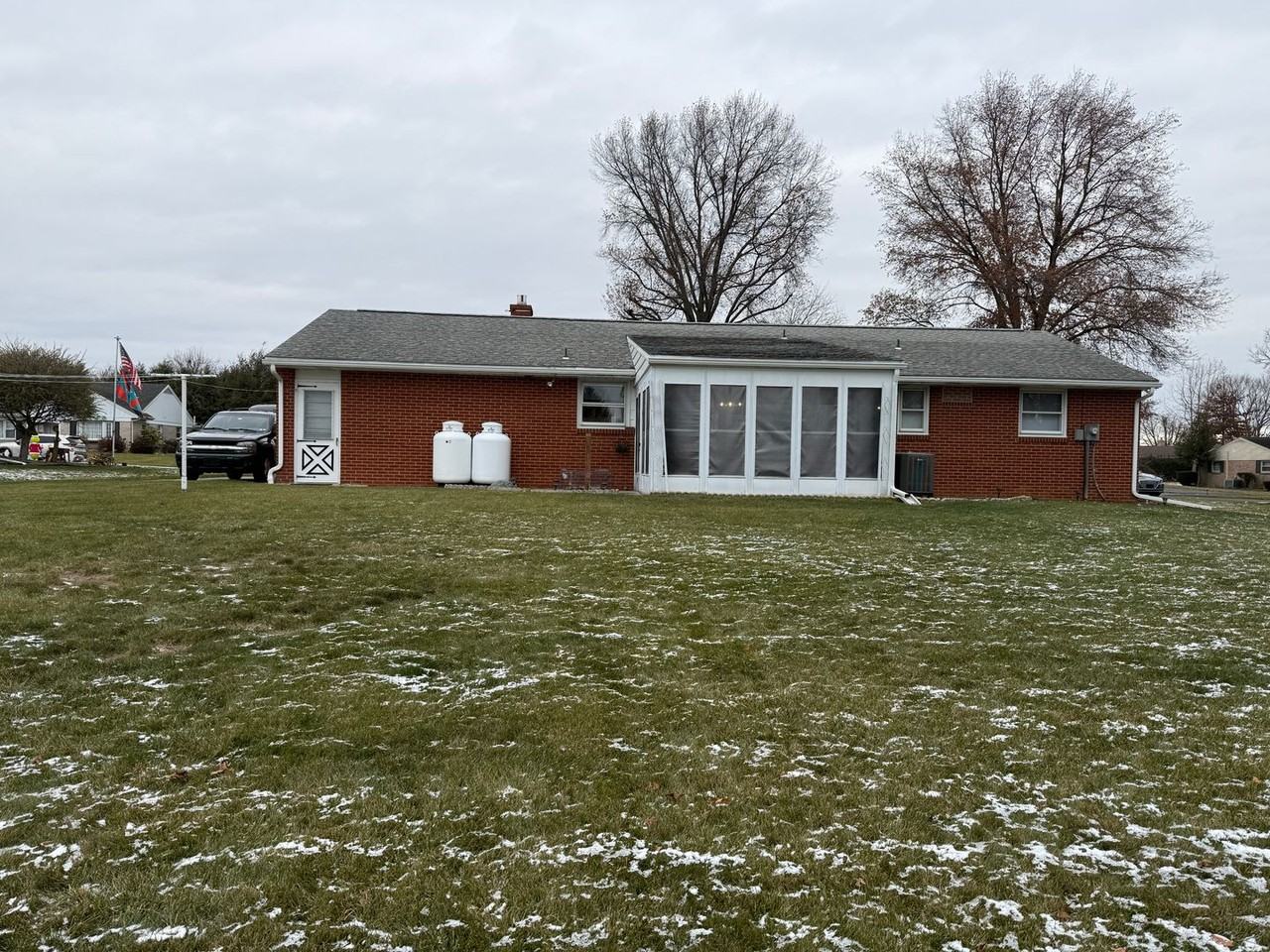 6 Colony Rd - Photo 2 of 17
