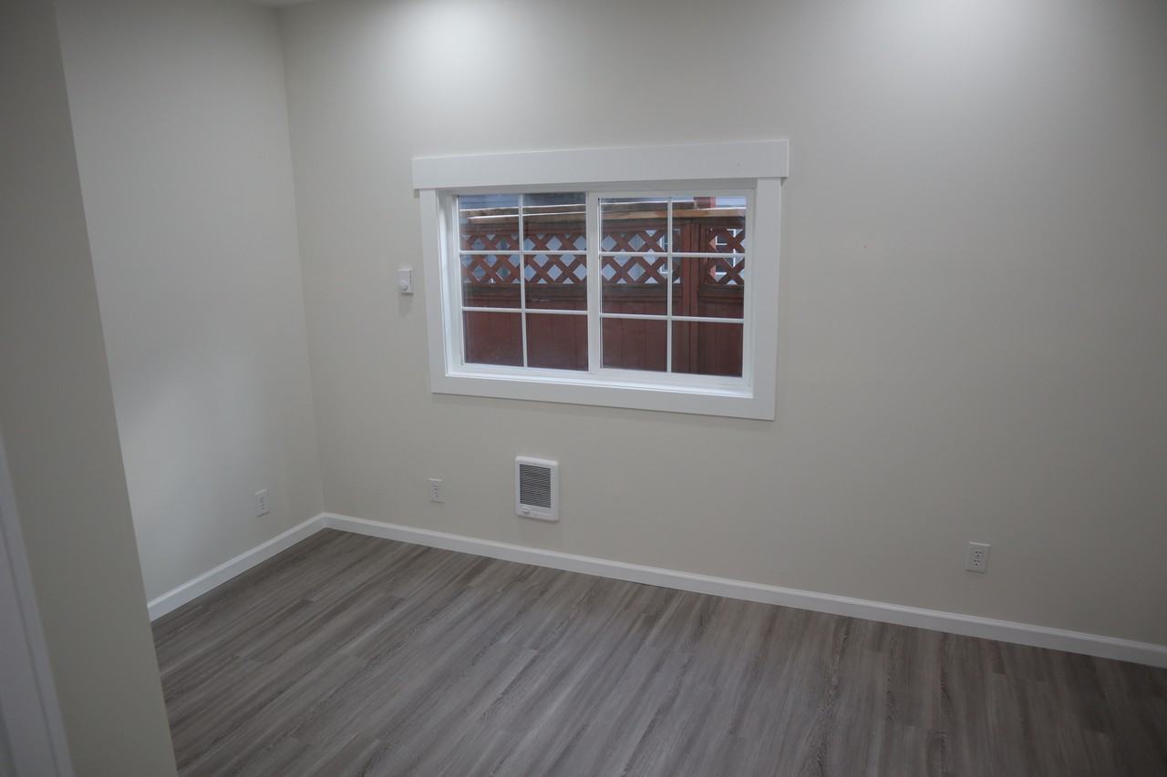 1507 Lincoln St #B - Photo 2 of 12