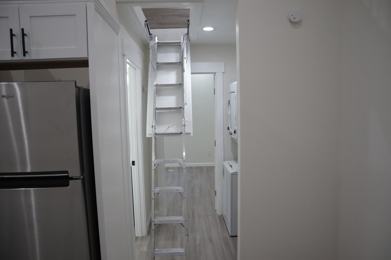 1507 Lincoln St #B - Photo 4 of 12