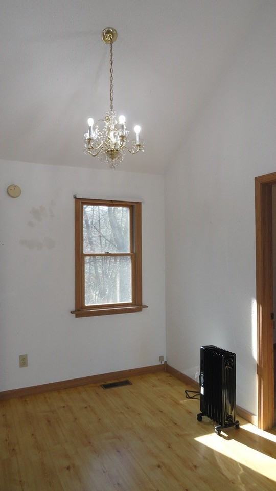 1978 Russell Manor Rd - Photo 5 of 7