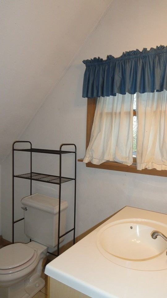 1978 Russell Manor Rd - Photo 6 of 7