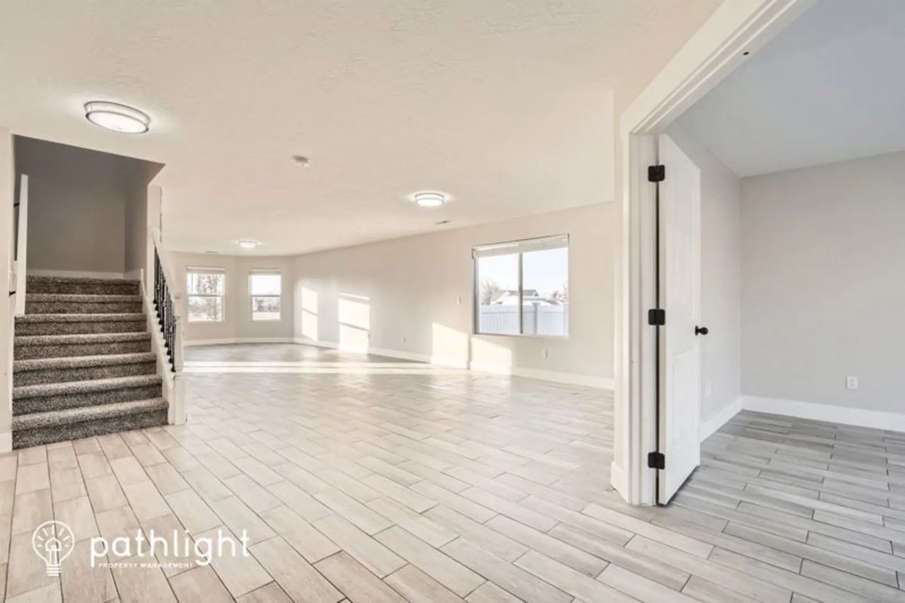 2483 N 575 W - Photo 2 of 32