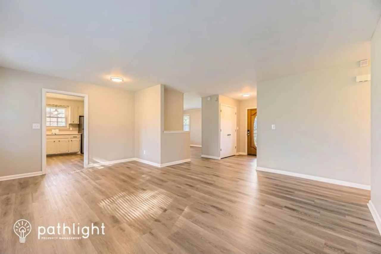 621 Mcmurray Dr - Photo 2 of 21
