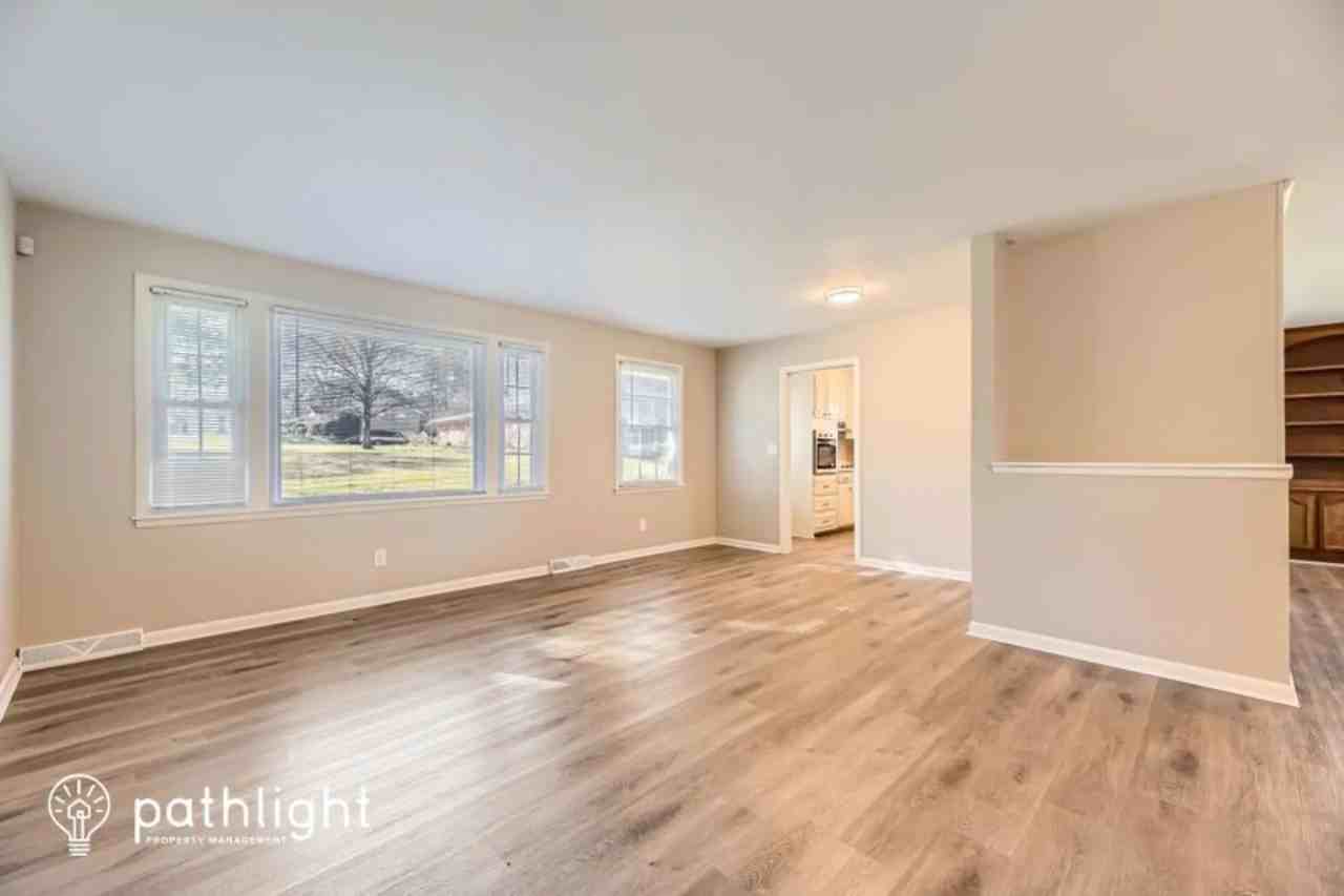 621 Mcmurray Dr - Photo 3 of 21