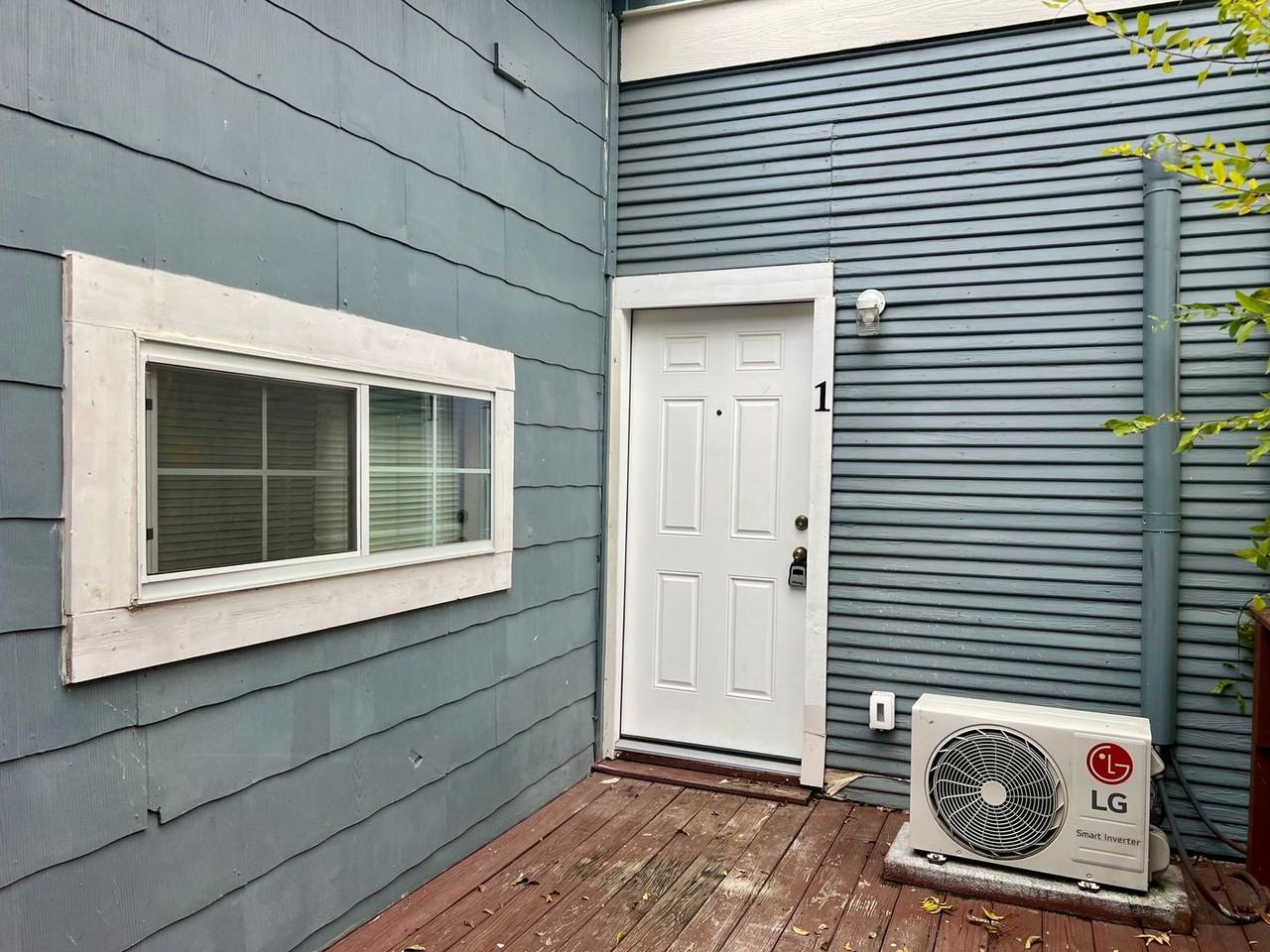 241 Post Ave - Photo 3 of 14