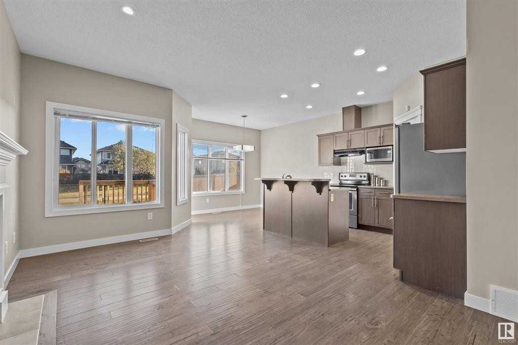 71 Elm St - Photo 6 of 36