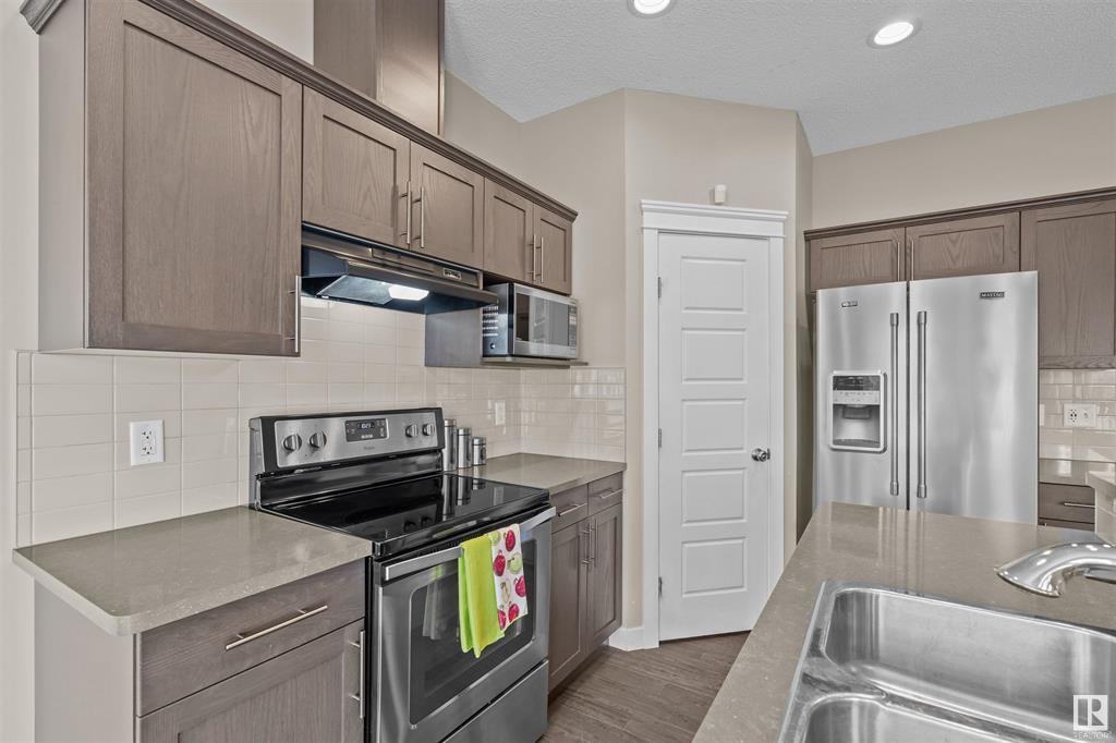 71 Elm St - Photo 5 of 36