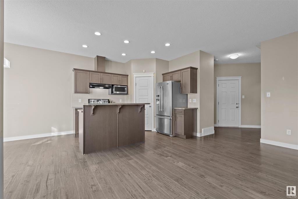 71 Elm St - Photo 3 of 36