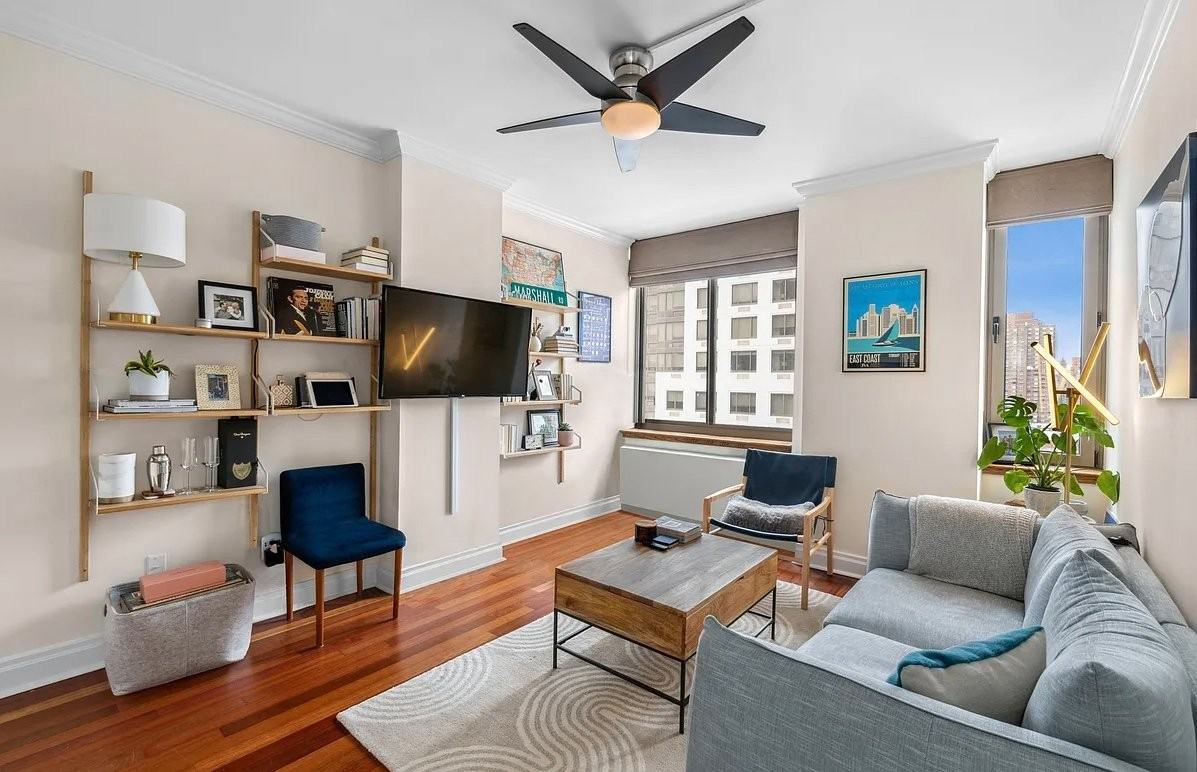 400 E 90Th St - Photo 3 of 7