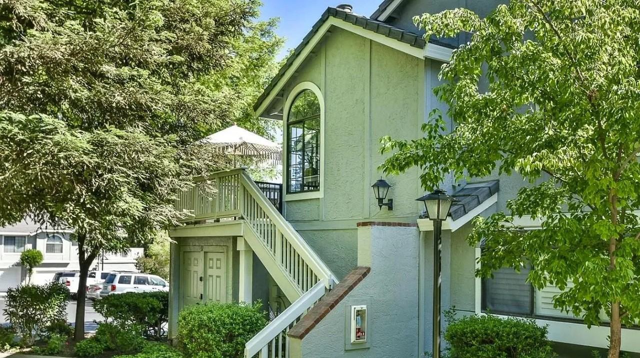 2720 Buena View Ct - Photo 2 of 11