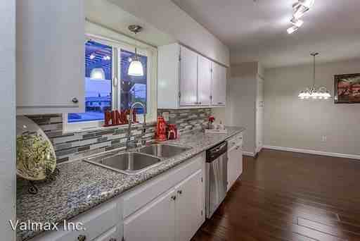 1925 Peru St - Photo 2 of 18