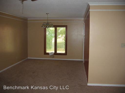 509 SW Victor Dr - Photo 2 of 10