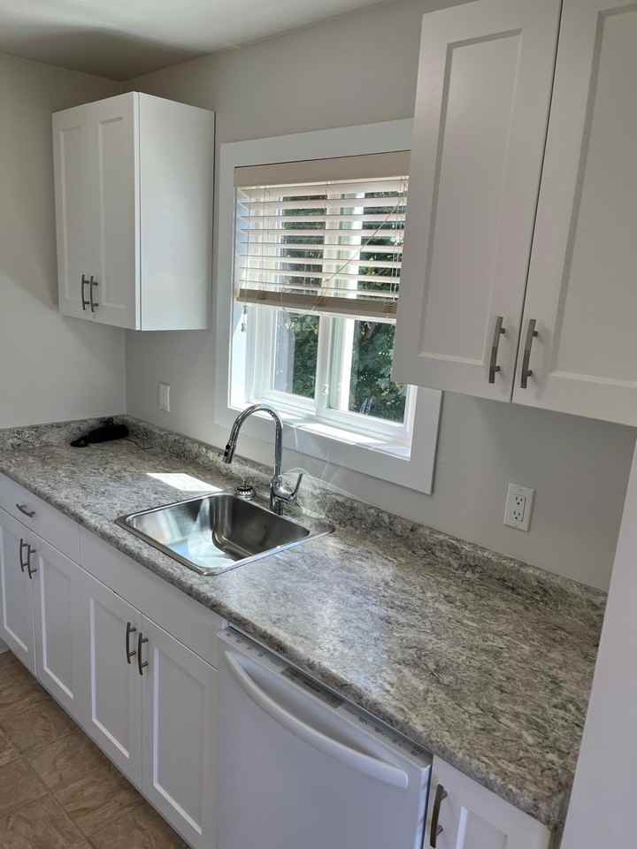 1800 Comox Avenue - Photo 3 of 16