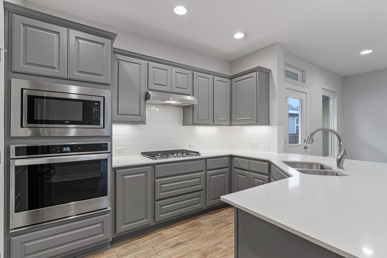 8709 Alderman Dr - Photo 3 of 37