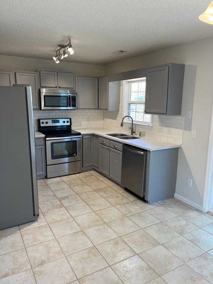 2613 Hastings Dr - Photo 2 of 22