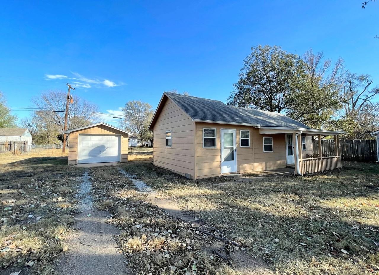 914 Lincoln St - Photo 2 of 18