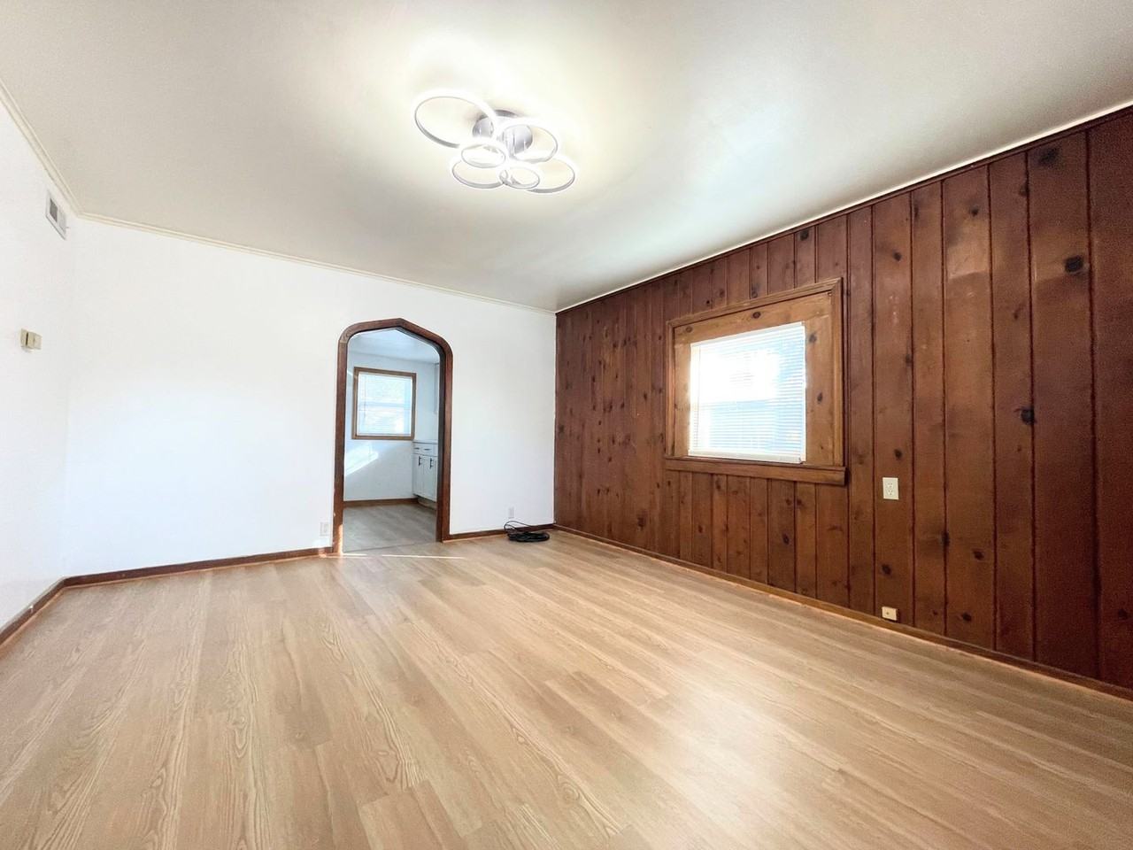 914 Lincoln St - Photo 3 of 18