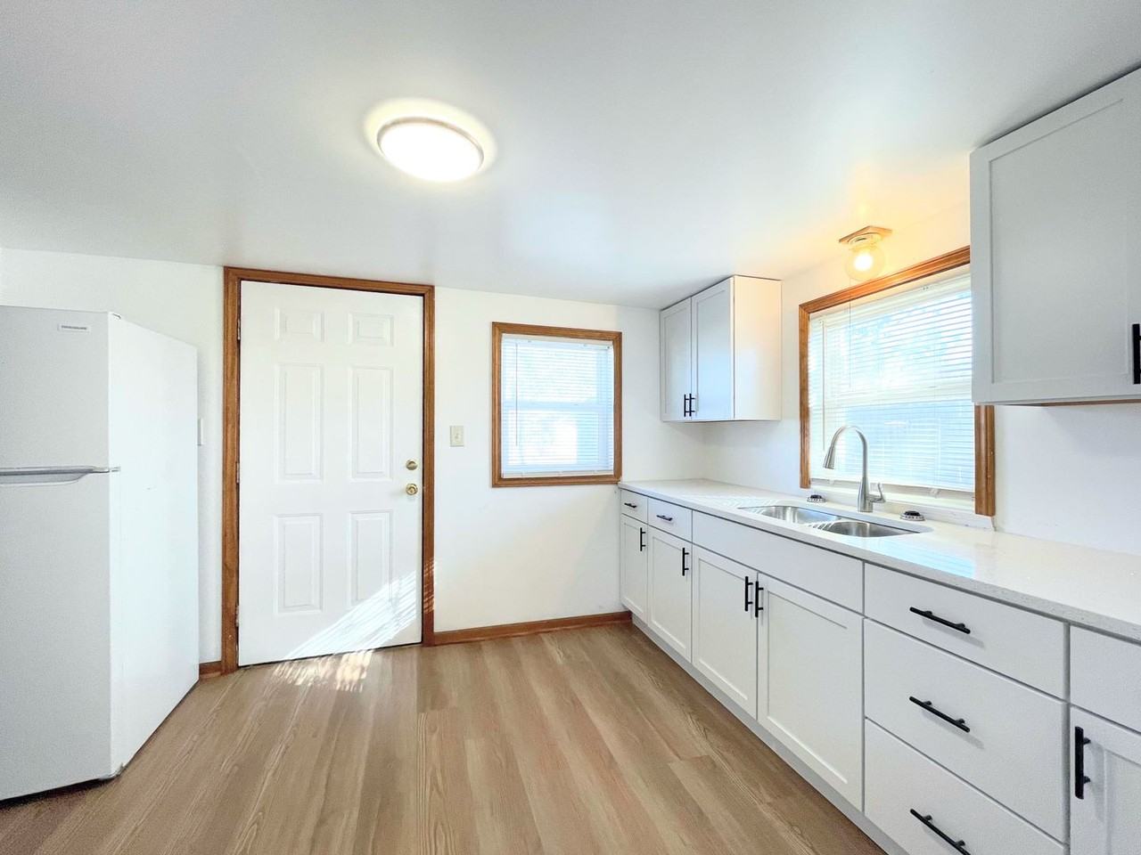 914 Lincoln St - Photo 5 of 18