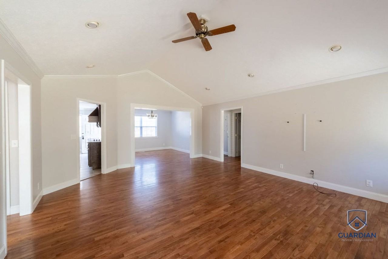 375 Shady Grove Rd - Photo 4 of 13
