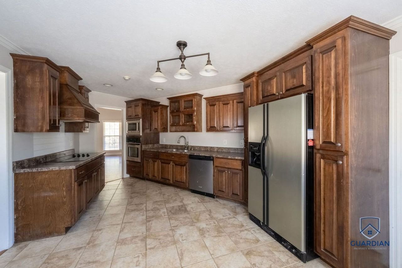 375 Shady Grove Rd - Photo 6 of 13