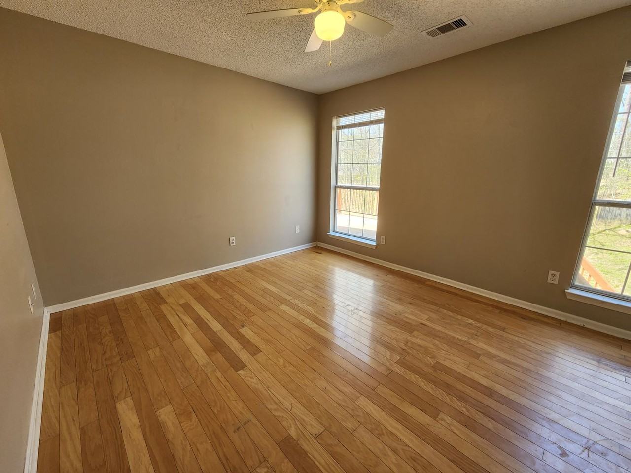 902 Pheasant Cv - Photo 5 of 14