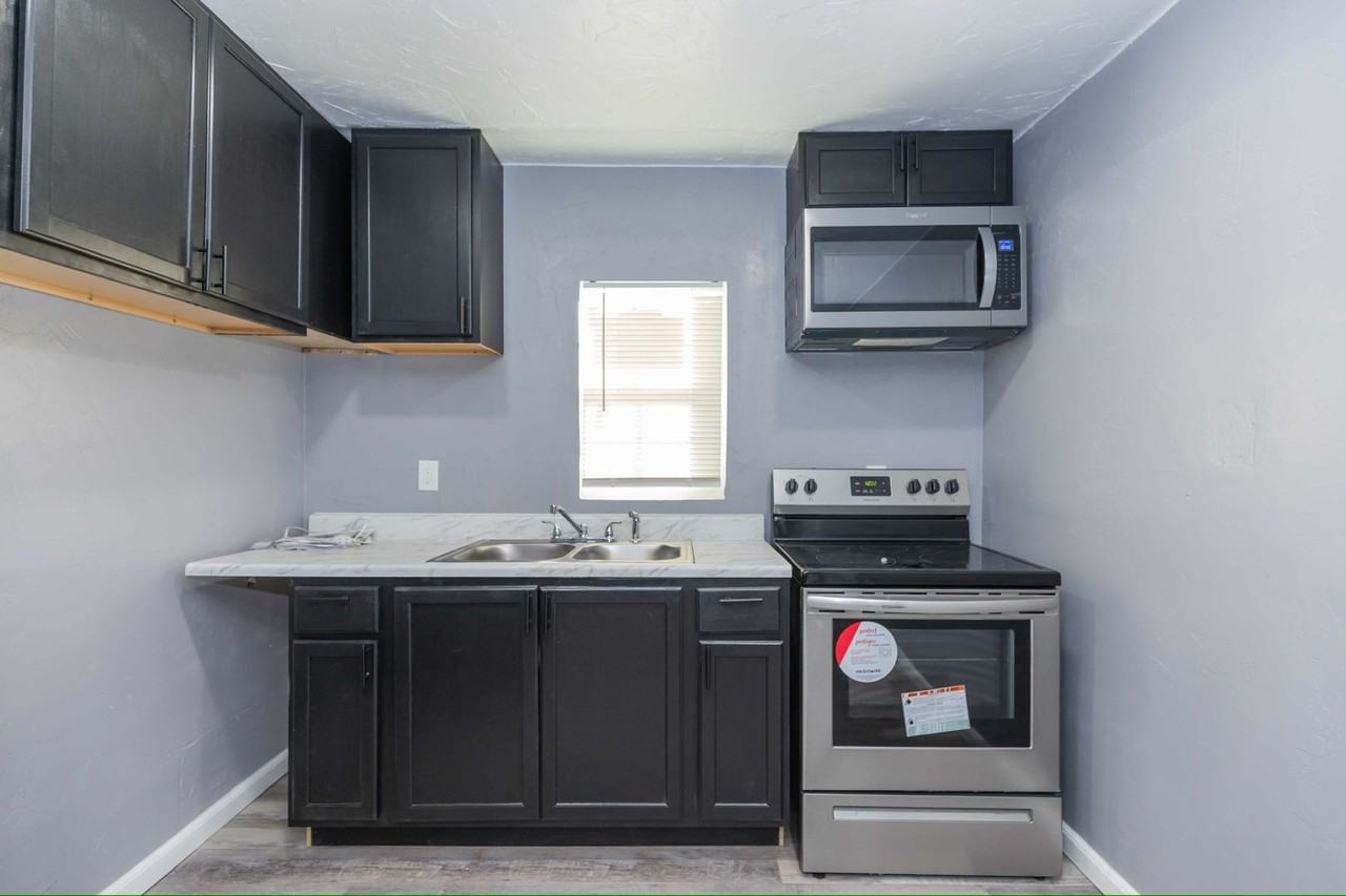 203 S Kentucky St - Photo 4 of 22