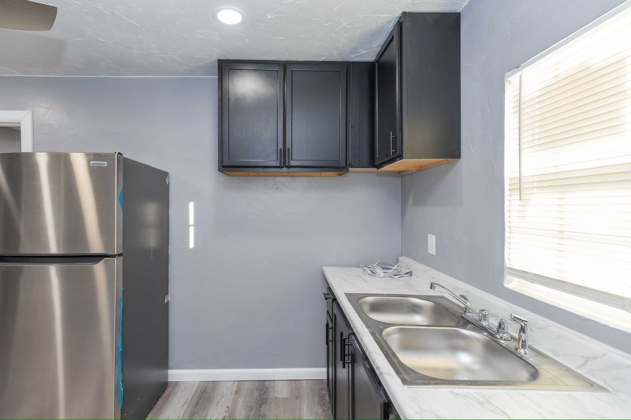 203 S Kentucky St - Photo 6 of 22