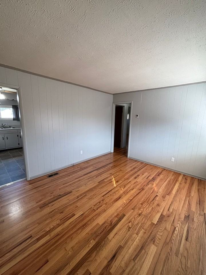 1615 Mccroskey Ave - Photo 2 of 14