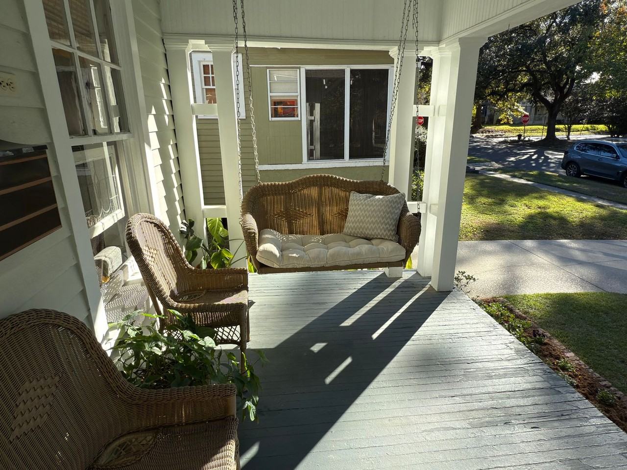 1033 Camelia Ave - Photo 2 of 18
