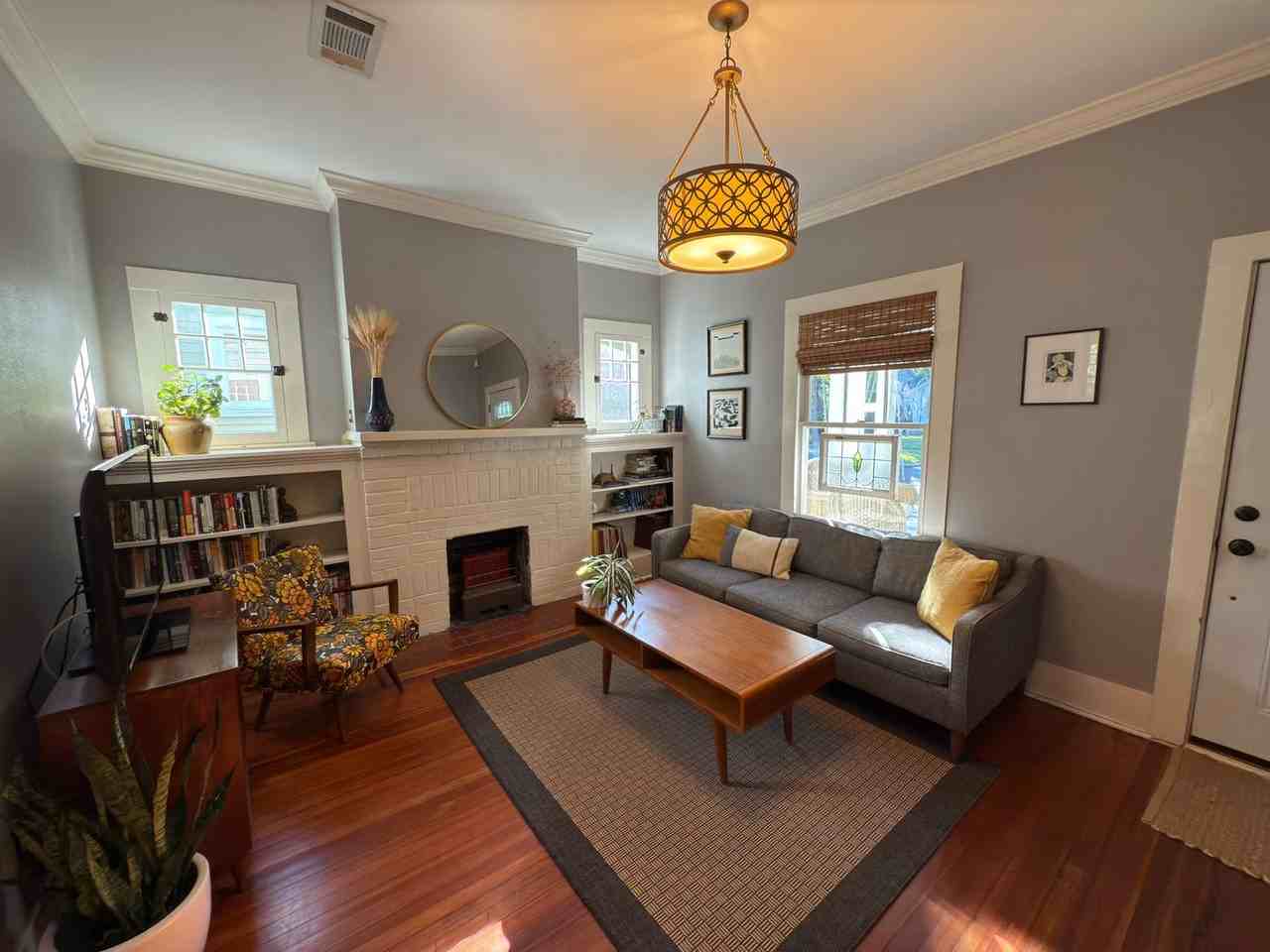 1033 Camelia Ave - Photo 3 of 18