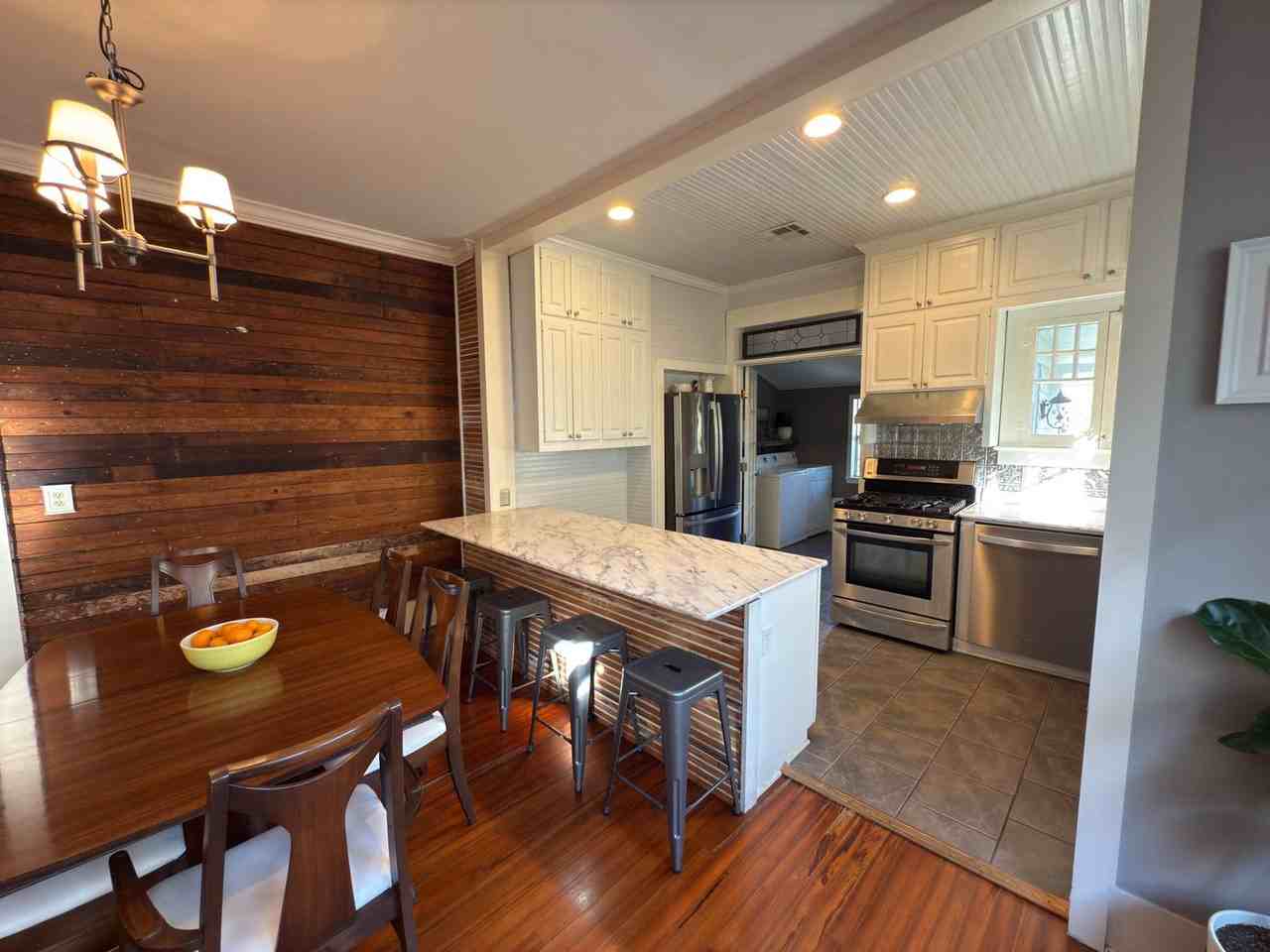 1033 Camelia Ave - Photo 6 of 18