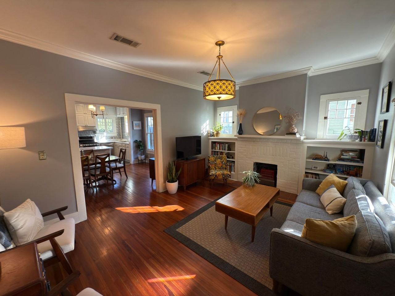 1033 Camelia Ave - Photo 4 of 18