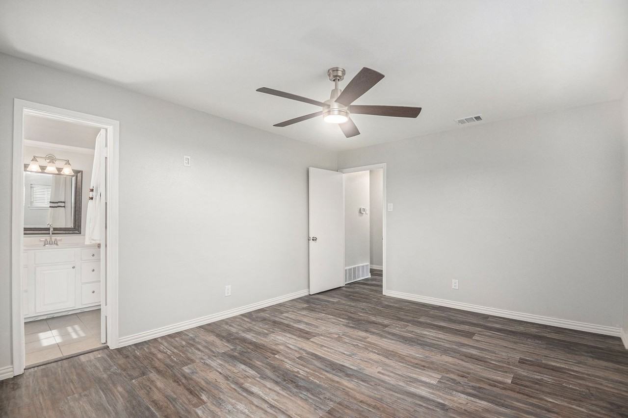 1106 Glouchester Dr - Photo 3 of 49