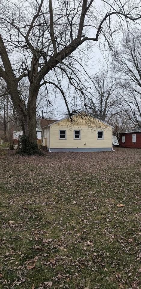 472 Jefferson St - Photo 2 of 13
