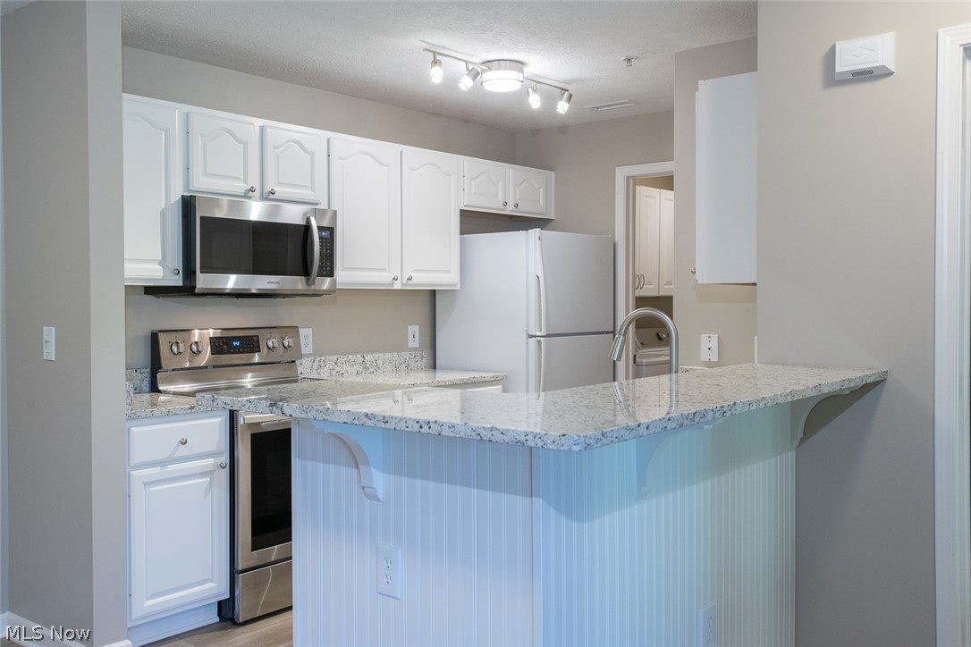 14822 Lenox Dr #222 - Photo 5 of 23
