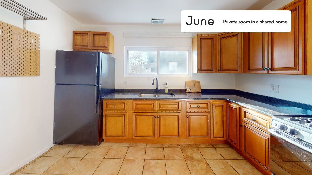 1841 N Mozart St #B - Photo 6 of 10