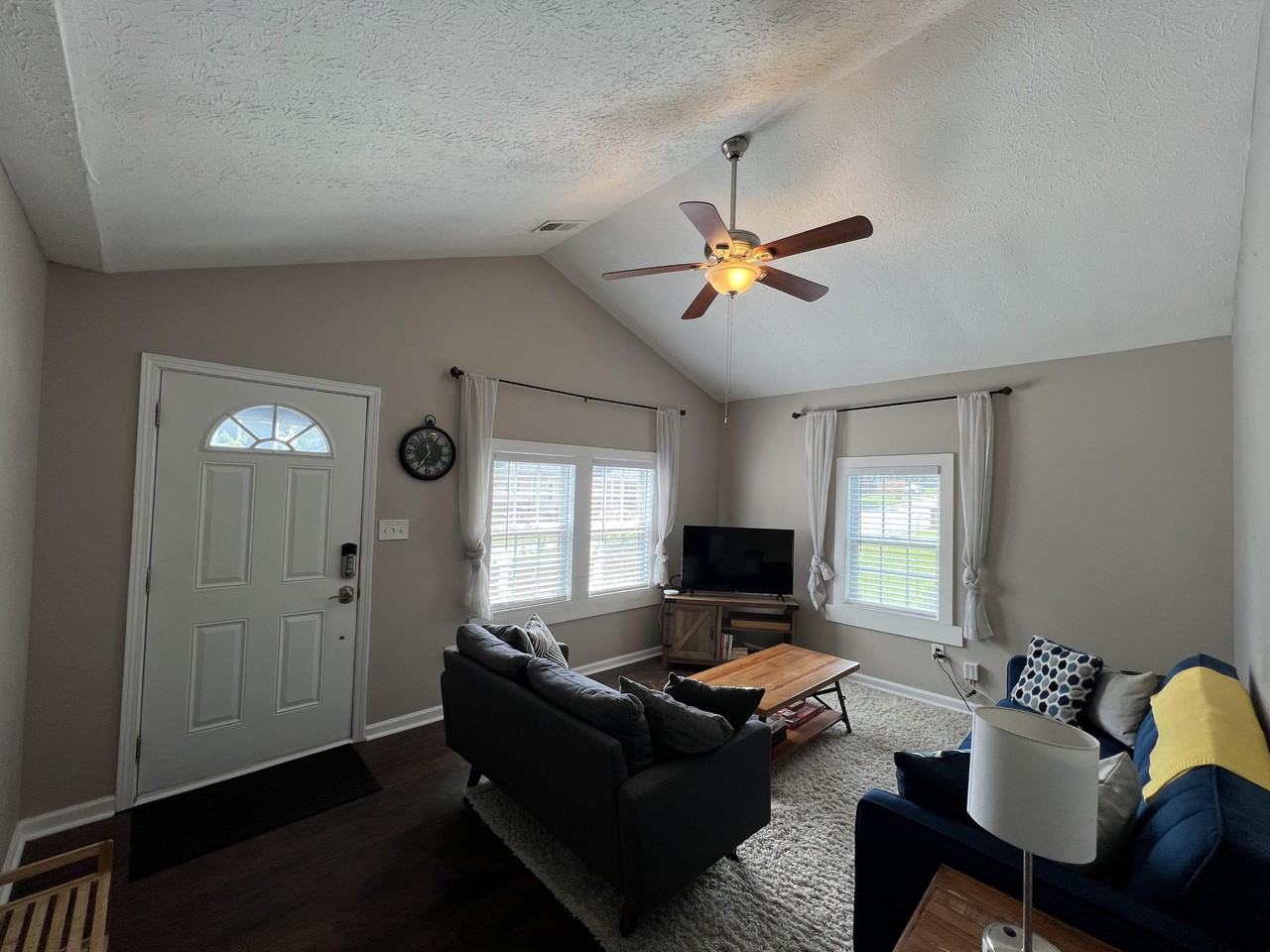 Scott St Nw - Photo 3 of 10