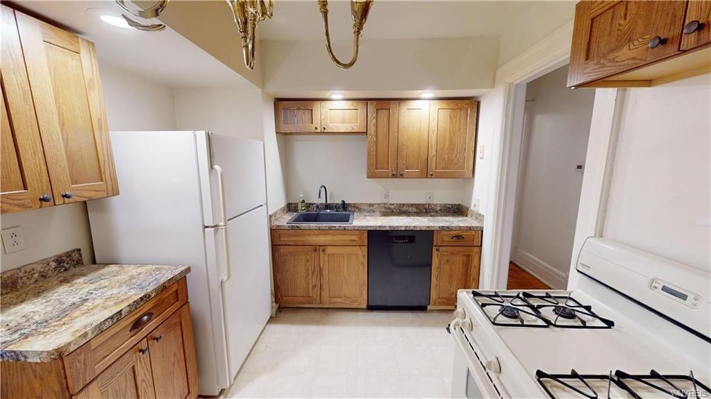 222 Norwood Ave - Photo 3 of 7